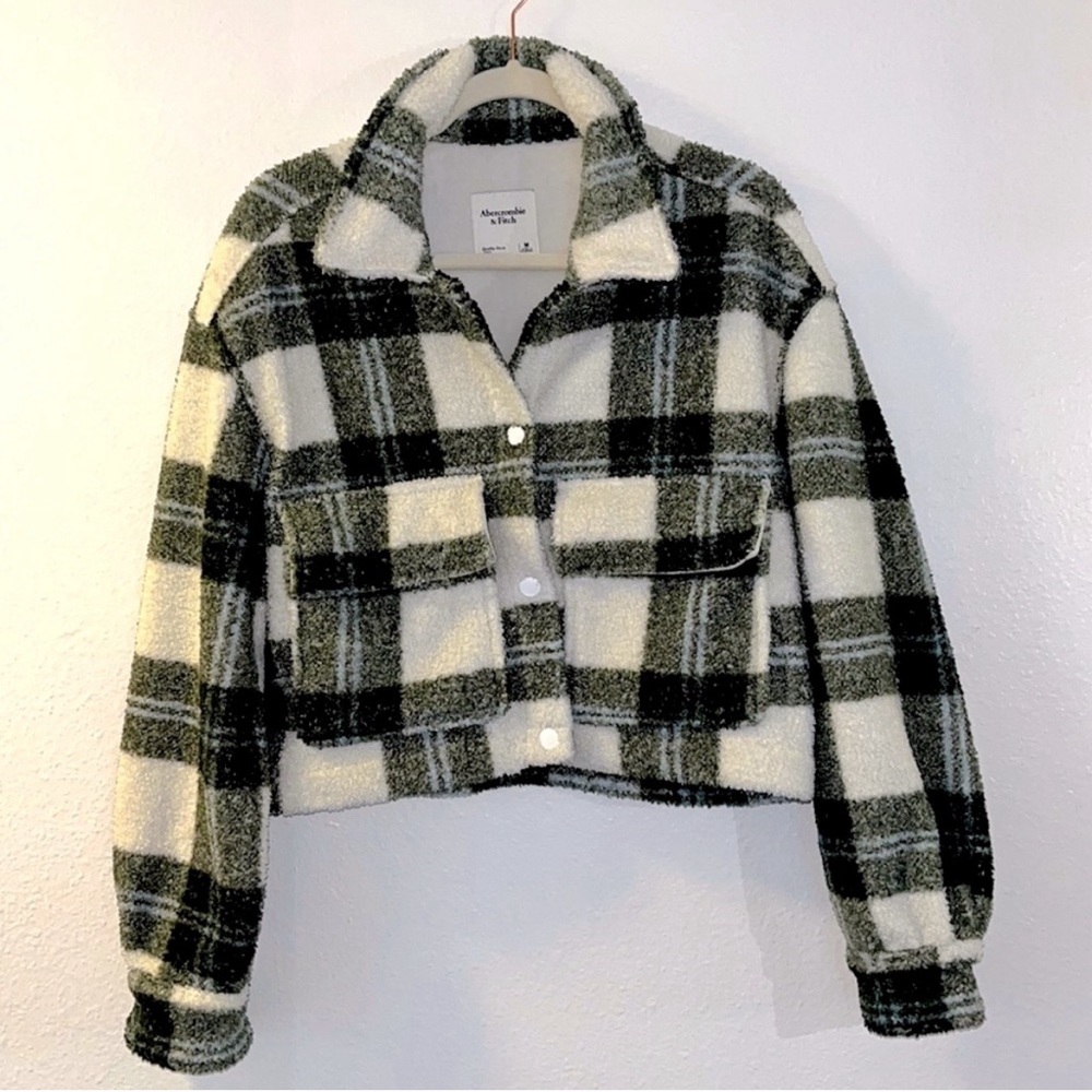ABERCROMBIE & FITCH cropped sherpa jacket - Size M